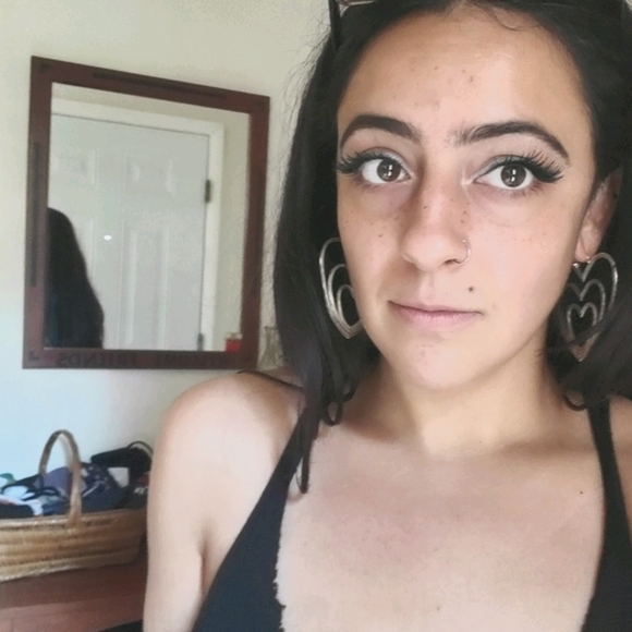 Meet your Posher, Gianna - Picture 4 of 4